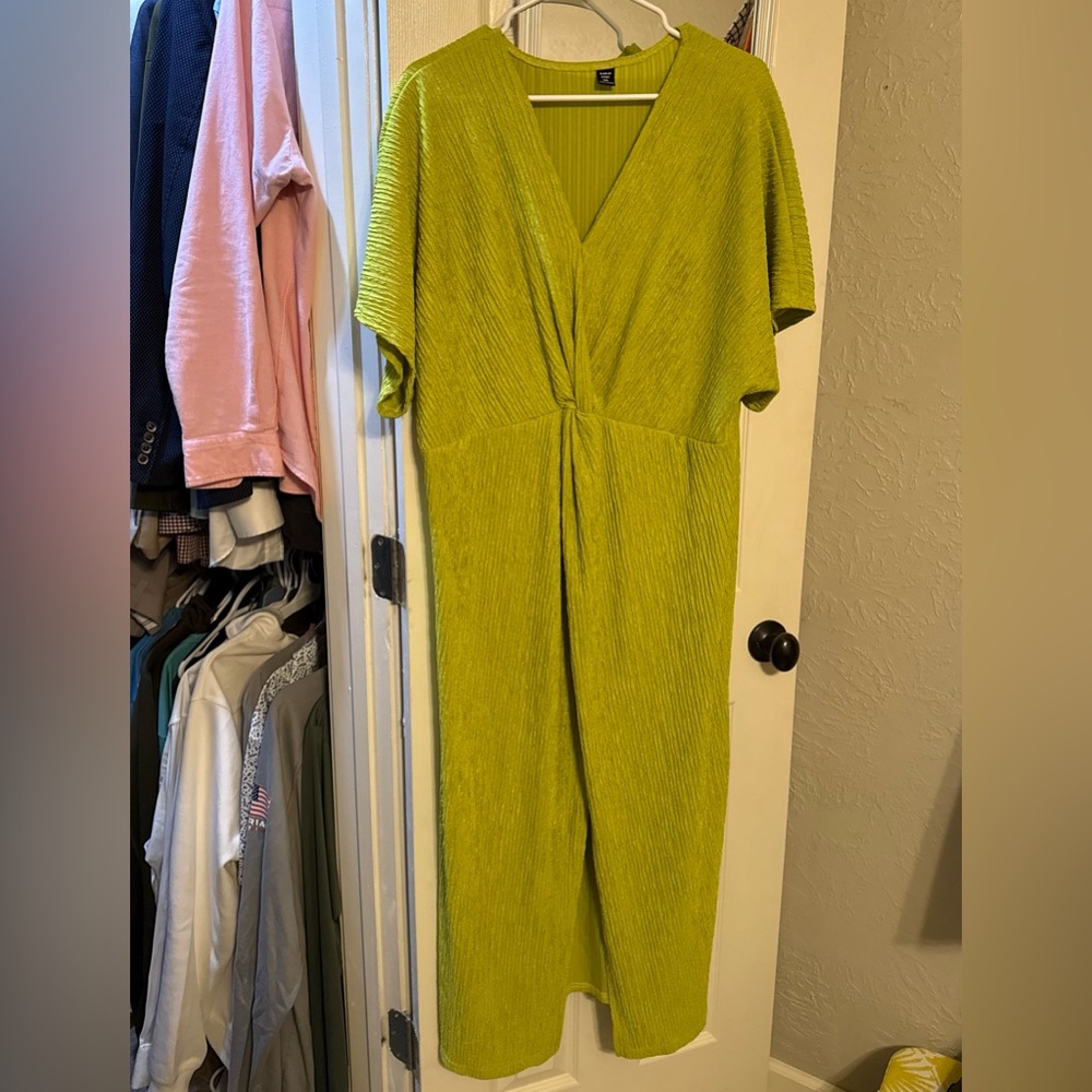Green dress
Stretchy!
